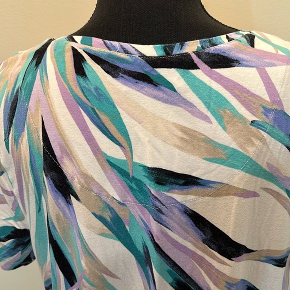 Vibrant Leaf Print Short Sleeve Top - Picture 5 of 5